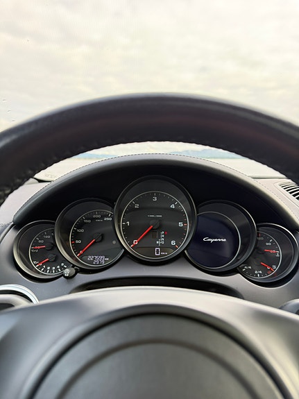 Porsche Cayenne 15 of 30