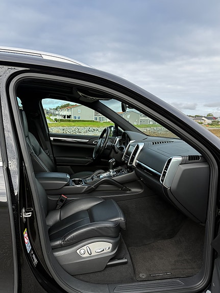 Porsche Cayenne 23 of 30
