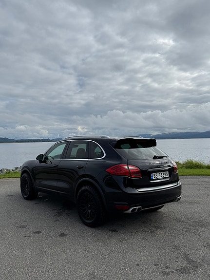 Porsche Cayenne 7 of 30