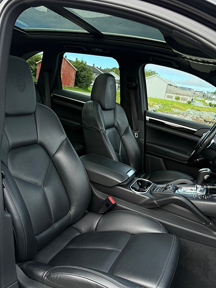 Porsche Cayenne 24 of 30