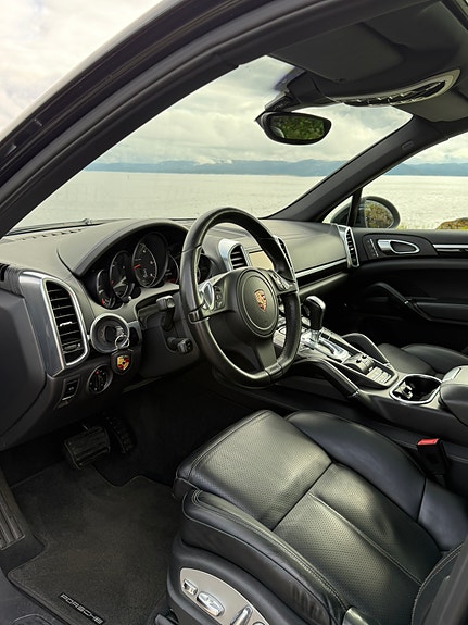 Porsche Cayenne 11 of 30
