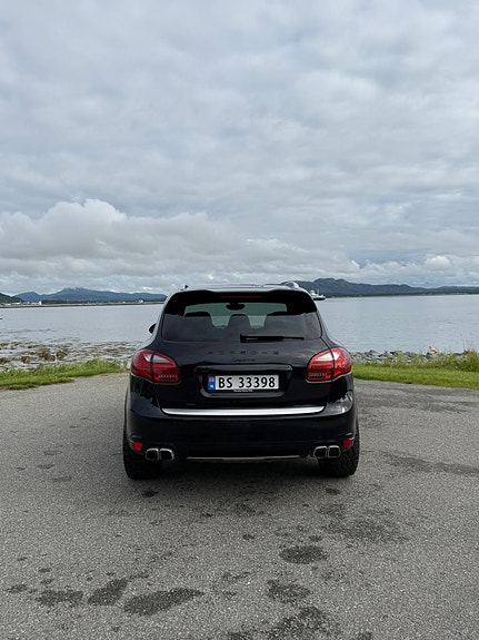 Porsche Cayenne 8 of 30