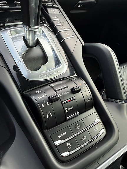 Porsche Cayenne 17 of 30