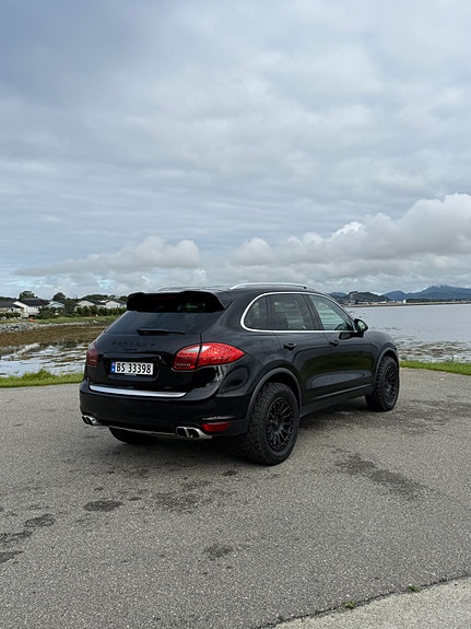 Porsche Cayenne 9 of 30