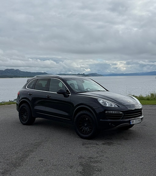 Porsche Cayenne 3 of 30