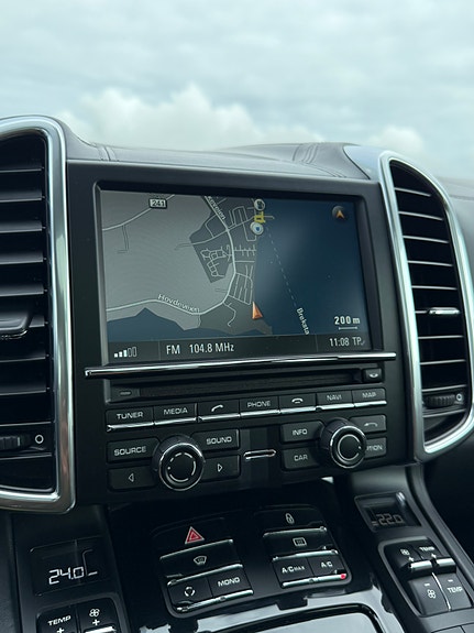 Porsche Cayenne 28 of 30