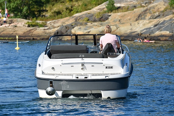 Askeladden Z8. MerCruiser QSD 320 hk. Baugprop. Ankervinsj. Skipsreg. 510 timer! 5 of 28