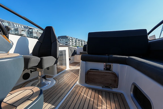 Askeladden Z8. MerCruiser QSD 320 hk. Baugprop. Ankervinsj. Skipsreg. 510 timer! 18 of 28