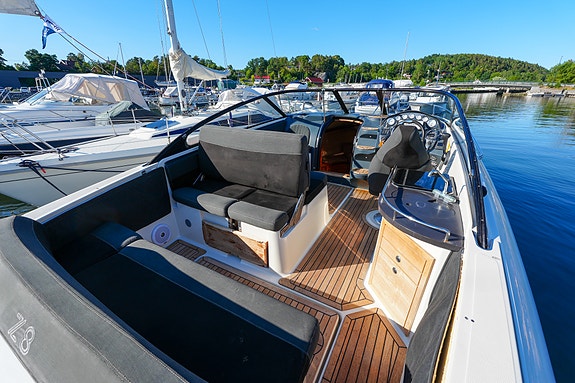 Askeladden Z8. MerCruiser QSD 320 hk. Baugprop. Ankervinsj. Skipsreg. 510 timer! 14 of 28