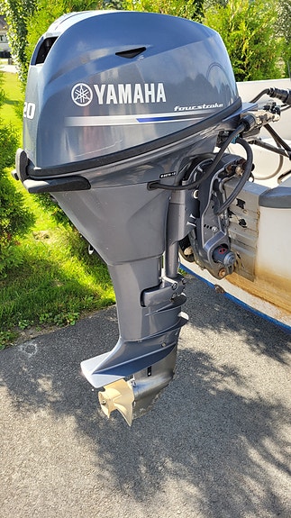 Eldre tur/fiskebåt med nyere motor 14 of 24