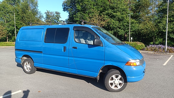 Toyota HiAce 8 of 18