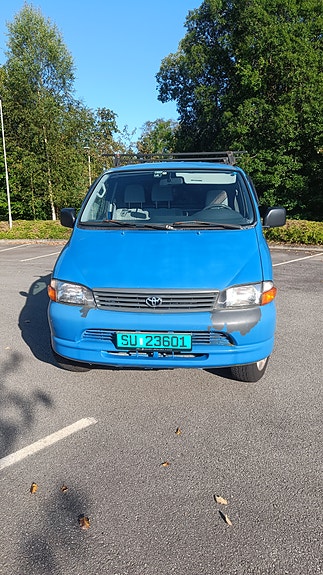 Toyota HiAce 12 of 18