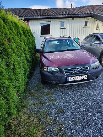 Volvo XC70 2 of 19