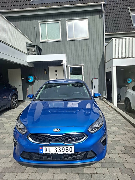 Kia Ceed 2 of 8