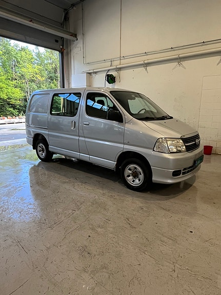 Toyota HiAce 3 of 29