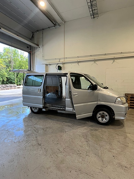 Toyota HiAce 12 of 29