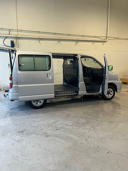 Toyota HiAce 11 of 29