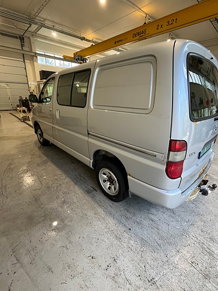 Toyota HiAce 9 of 29