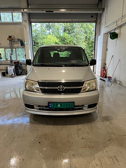 Toyota HiAce 2 of 29