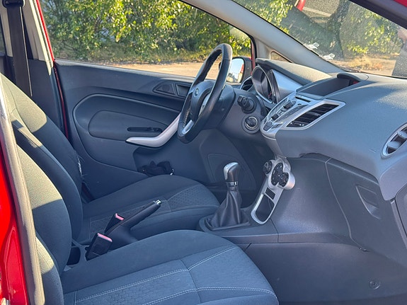 Ford Fiesta 13 of 15