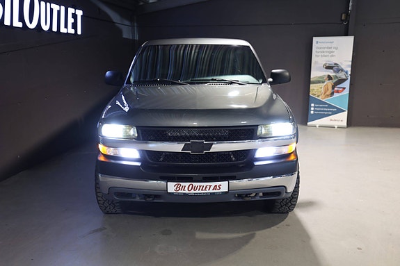 Chevrolet Silverado 2500 2 of 22