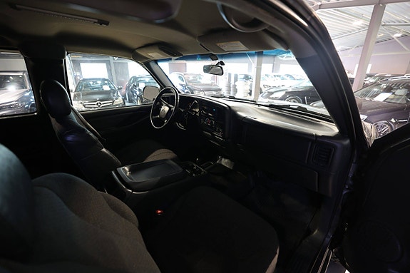 Chevrolet Silverado 2500 18 of 22