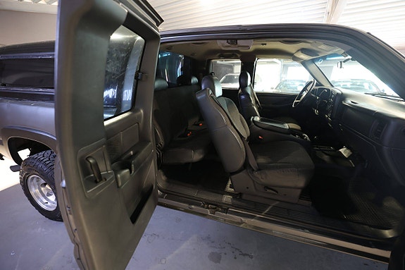 Chevrolet Silverado 2500 19 of 22