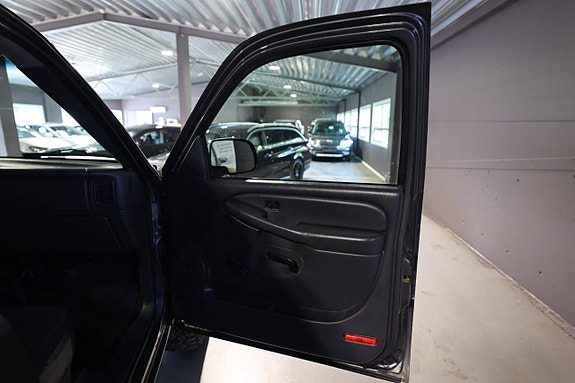 Chevrolet Silverado 2500 17 of 22