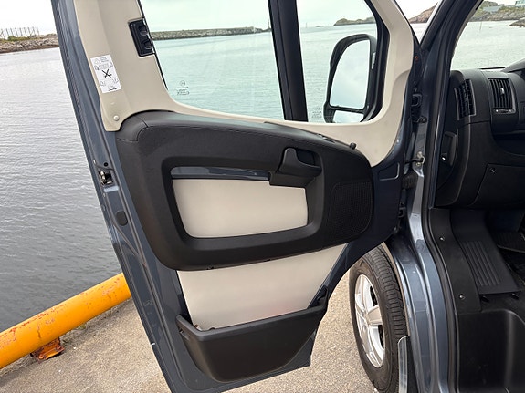 Knaus R16 13 of 30