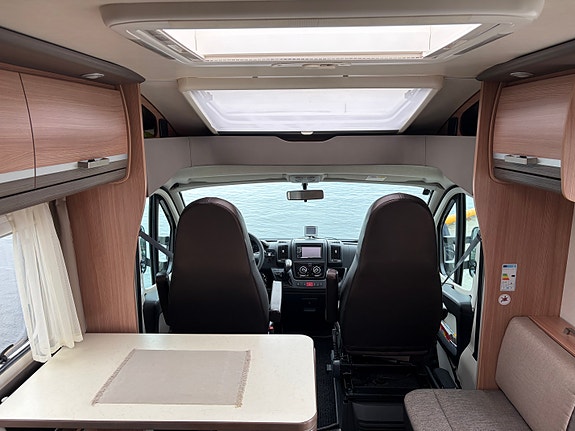 Knaus R16 24 of 30
