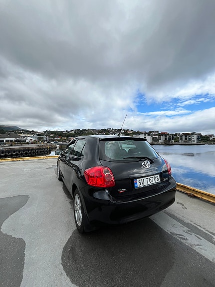 Toyota Auris 2 of 7