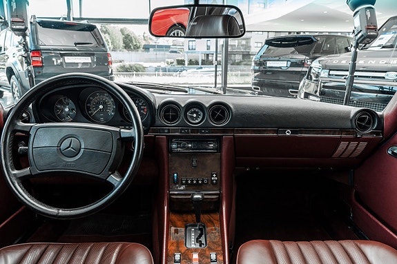 Mercedes-Benz 560 SL 12 of 25