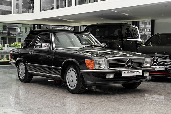 Mercedes-Benz 560 SL 8 of 25