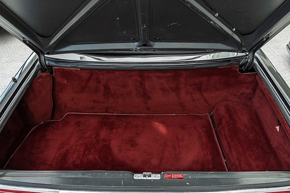 Mercedes-Benz 560 SL 25 of 25