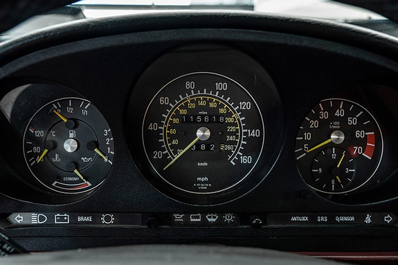 Mercedes-Benz 560 SL 18 of 25