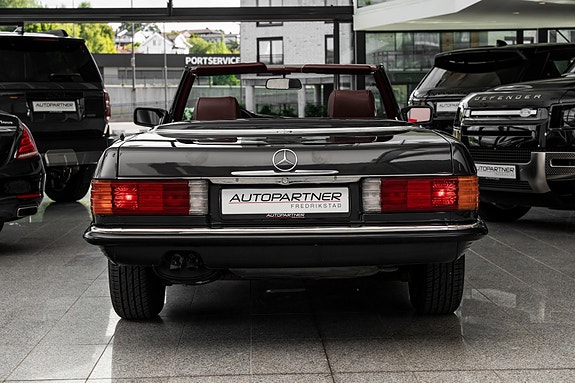 Mercedes-Benz 560 SL 6 of 25