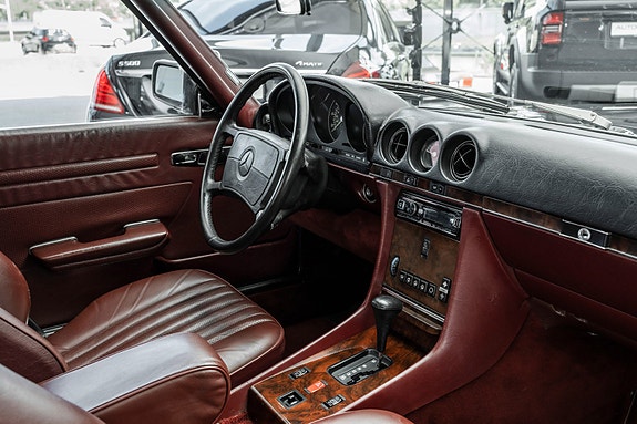 Mercedes-Benz 560 SL 13 of 25