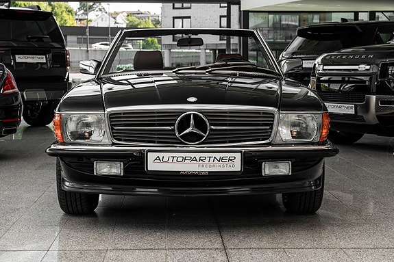 Mercedes-Benz 560 SL 5 of 25