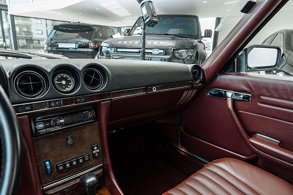 Mercedes-Benz 560 SL 14 of 25