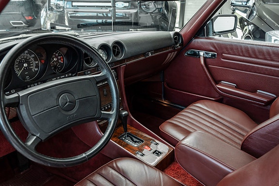 Mercedes-Benz 560 SL 10 of 25