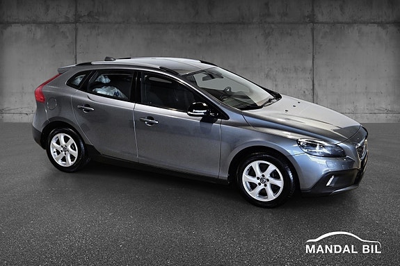 Volvo V40 Cross Country 2 of 30