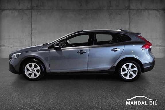 Volvo V40 Cross Country 10 of 30