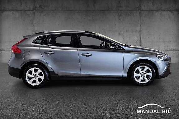 Volvo V40 Cross Country 7 of 30