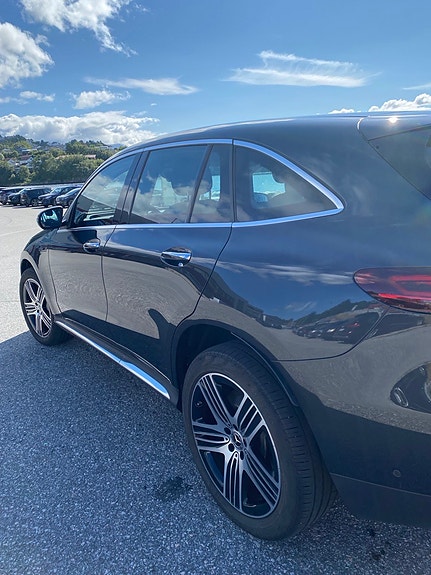 Mercedes-Benz EQC400 6 of 10