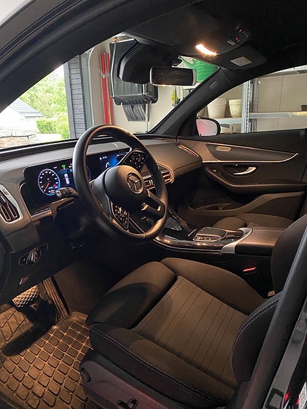 Mercedes-Benz EQC400 7 of 10