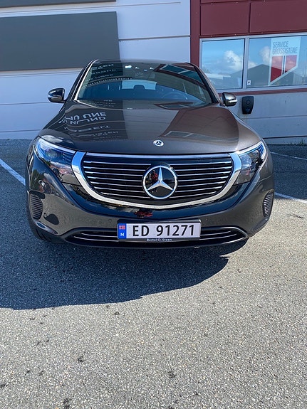 Mercedes-Benz EQC400 2 of 10