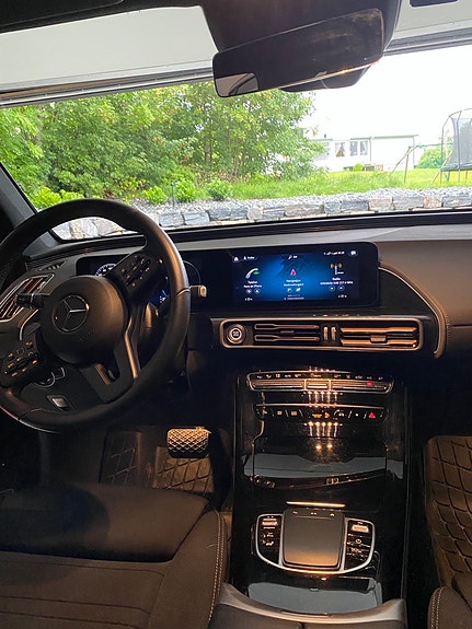 Mercedes-Benz EQC400 8 of 10