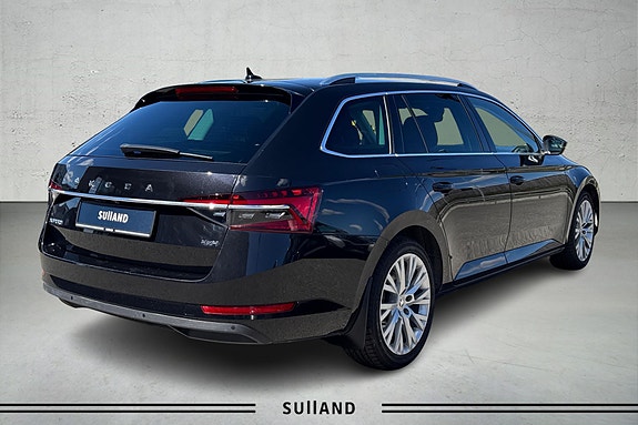 Skoda Superb 8 of 26