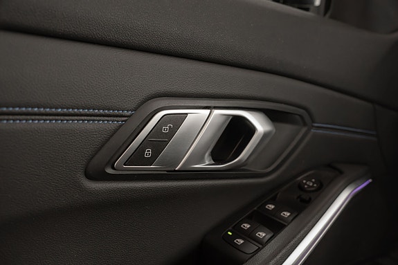 BMW 330e 19 of 30