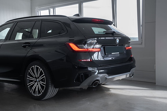 BMW 330e 13 of 30